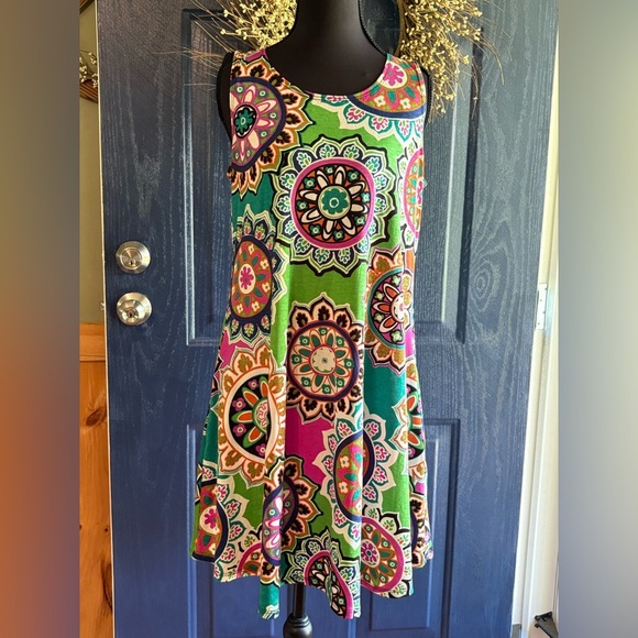 Vibrant Green Mandala Midi Dress - Picture 1 of 12